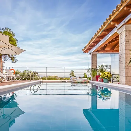 Olivia Corfu - Amazing Sea-view 3 Bedroom With A Pool