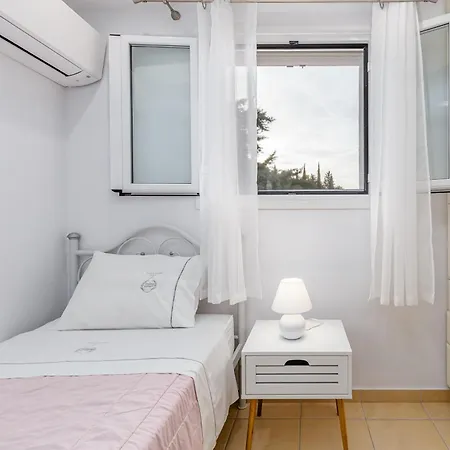Olivia Corfu - Amazing Sea-view 3 Bedroom With A Pool